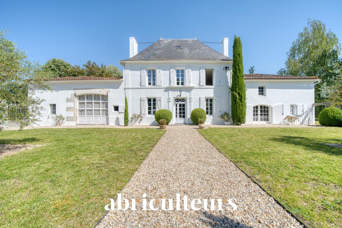 Propriété de caractère 270 m² avec piscine à Saint Laurent de Cognac - Photo 2