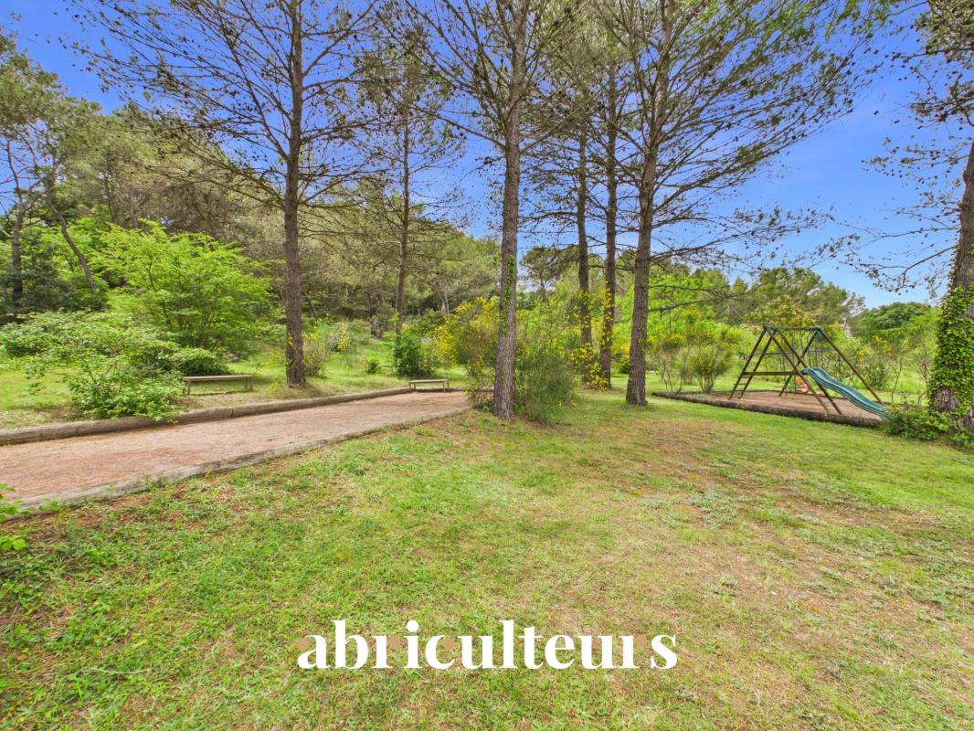 Magnifique maison T8 de 233m² sur un terrain de 6700m² avec piscine à Rognes 13840 - Photo 2