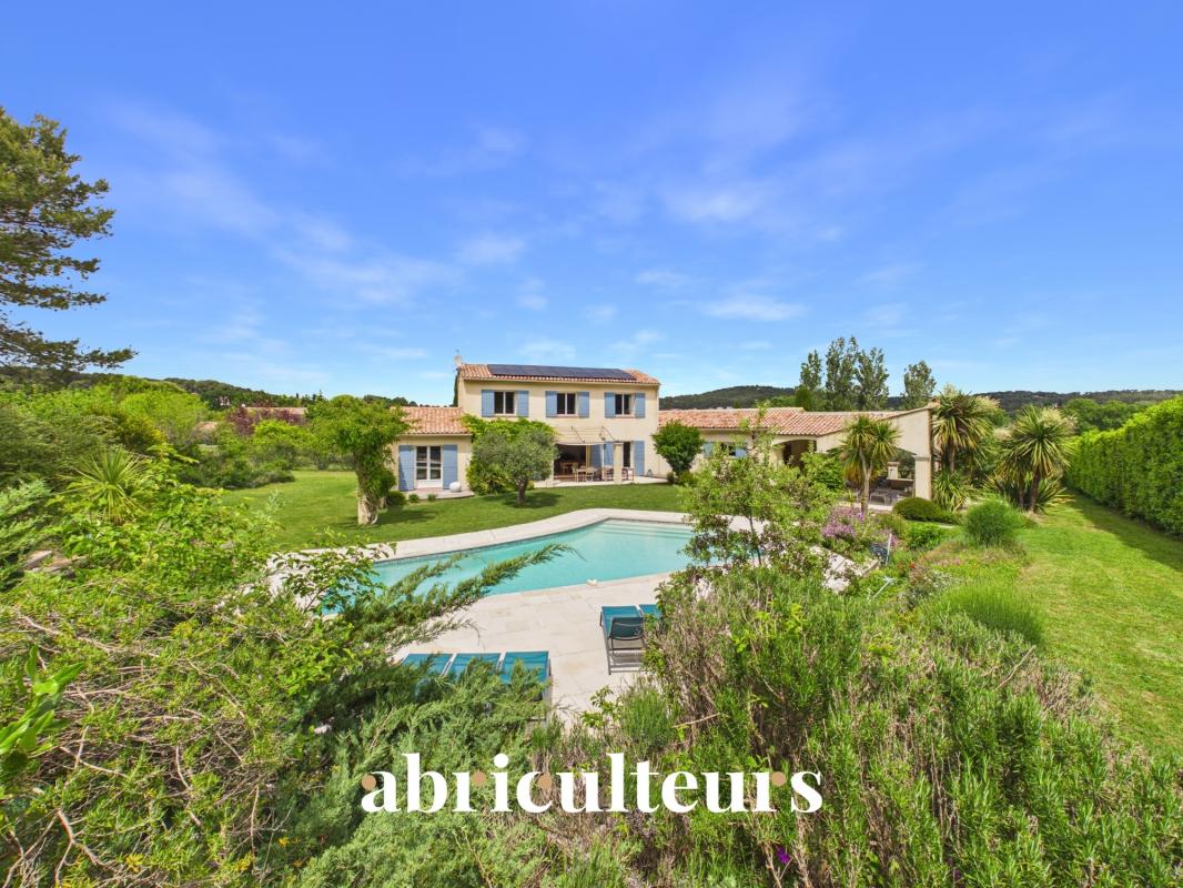 Magnifique maison T8 de 233m² sur un terrain de 6700m² avec piscine à Rognes 13840 - Photo 3