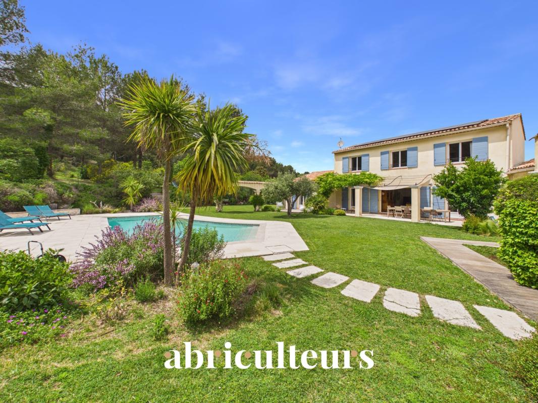 Magnifique maison T8 de 233m² sur un terrain de 6700m² avec piscine à Rognes 13840 - Photo 4