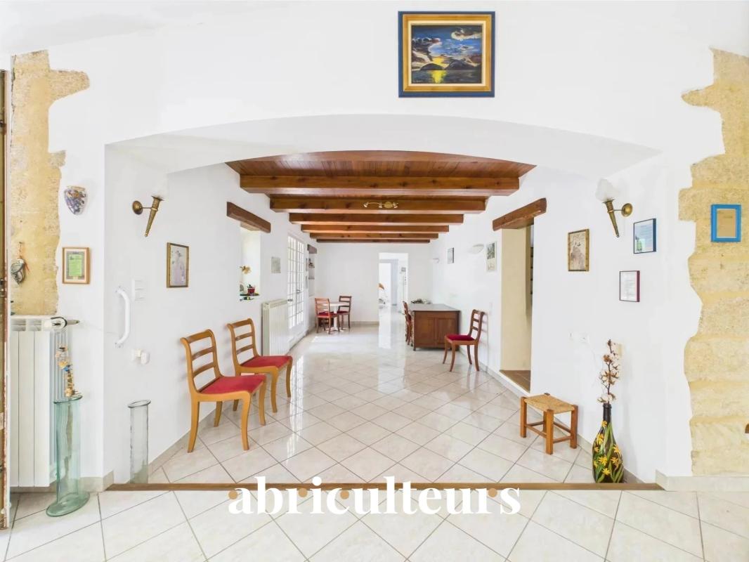 Lambesc – Maison de charme T6 - Photo 3