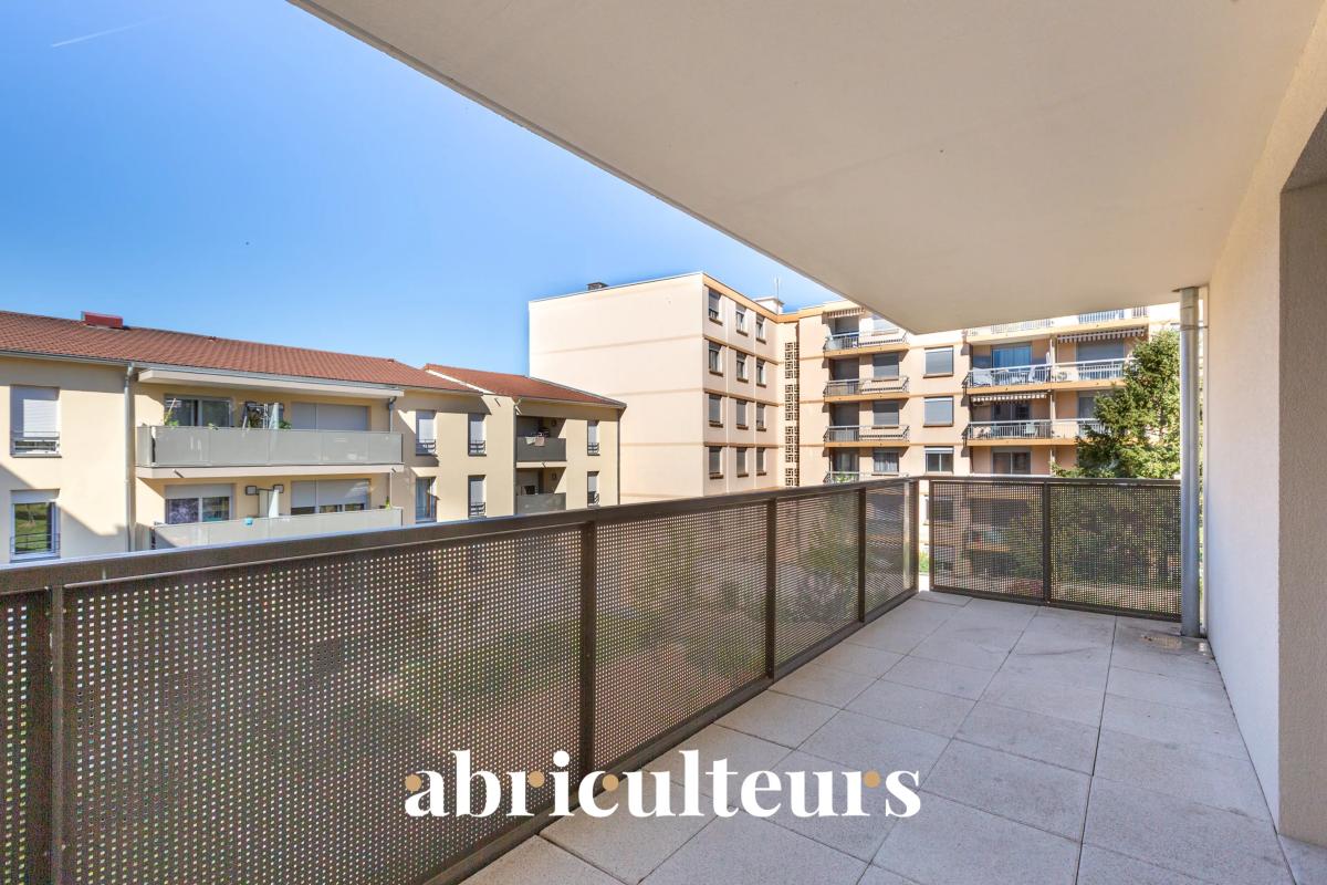 Appartement 4 pièces de 85 m² avec balcon et parking – Vénissieux, Rue Paul Bert - Photo 2