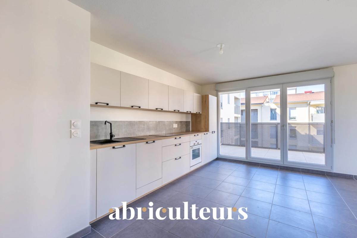 Appartement 4 pièces de 85 m² avec balcon et parking – Vénissieux, Rue Paul Bert - Photo 3