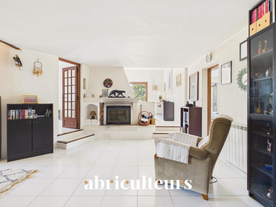 Propriété de 308 m² sur 1 hectare — 8 pièces — Lambesc (13410) - Photo 4