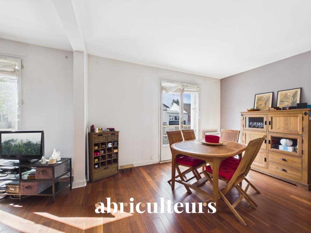 Clamart : Maison familiale lumineuse, 4 chambres, jardin, dépendance et fort potentiel - Photo 3