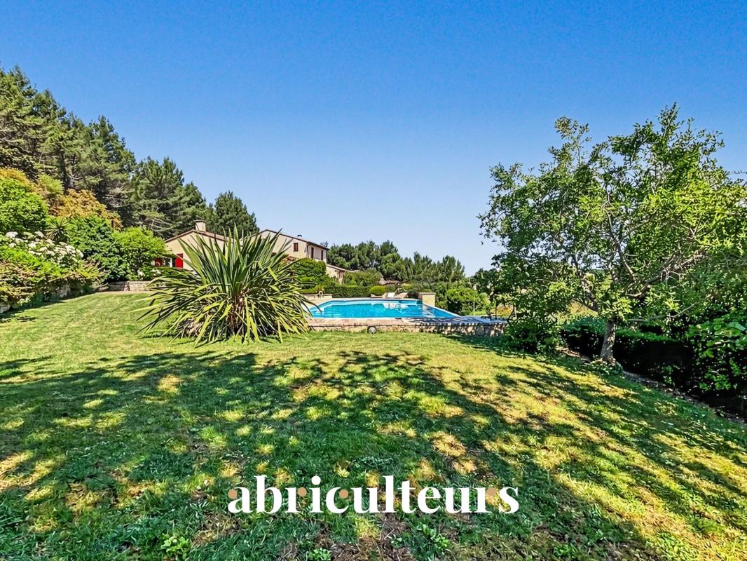 Magnifique villa de 296 m² avec piscine, terrain de 1,2 ha et vue exceptionnelle à Rognes (13840) - Photo 3