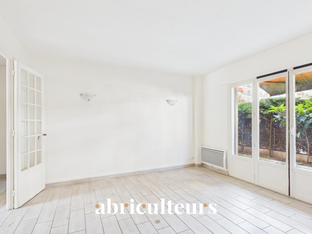 Agréable 2 pièces de 42 m² en rez-de-jardin avec terrasse et cave – Le Cannet - Photo 4
