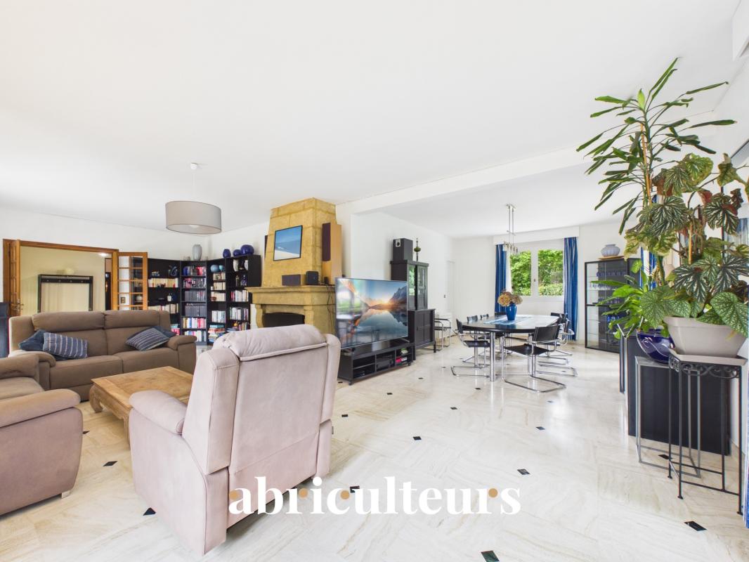 Superbe Propriété Familiale de charme de 310 m² avec piscine et magnifique jardin arboré – Yerres (91) - Photo 5