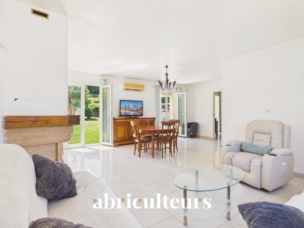 Maison - 124 m² - 6 pièces - Saint-Chamas (13250) - Photo 2