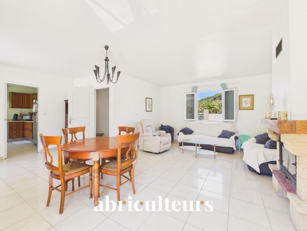 Maison - 124 m² - 6 pièces - Saint-Chamas (13250) - Photo 5