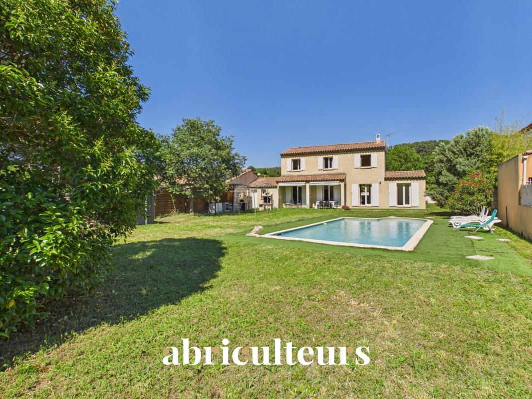 Maison - 124 m² - 6 pièces - Saint-Chamas (13250)