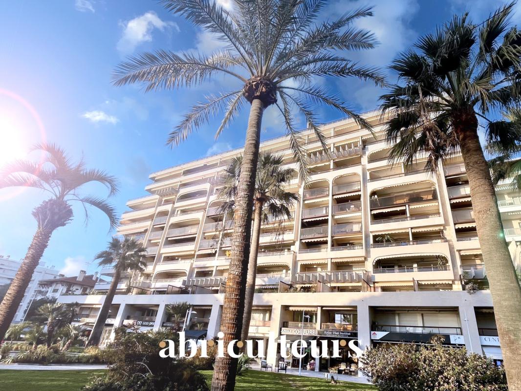 Élégant appartement rénové - 4 Pièces - Terrasse - 84m² - Vue mer panoramique - Juan-les-Pins