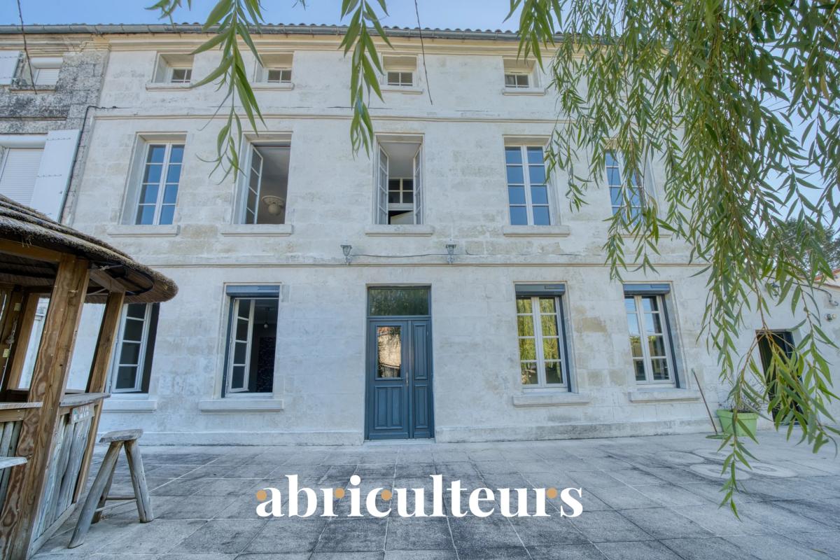 Maison de caractère - 242 m² - Saintes