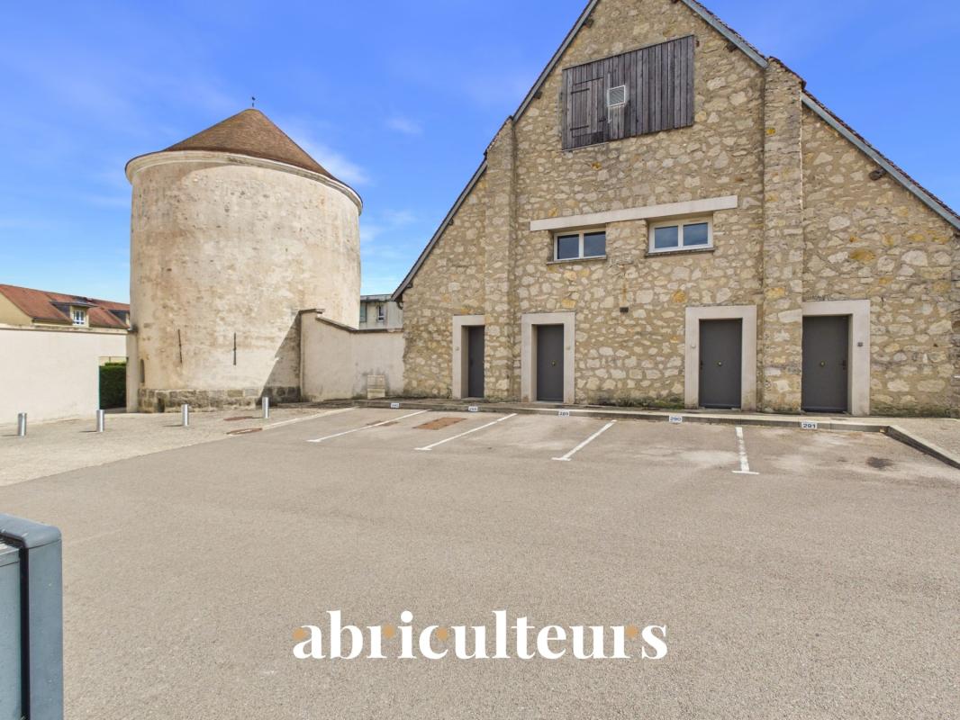 Survilliers : T2 48 m² rénové de caractère avec jardin et terrasse — Résidence prisée au calme