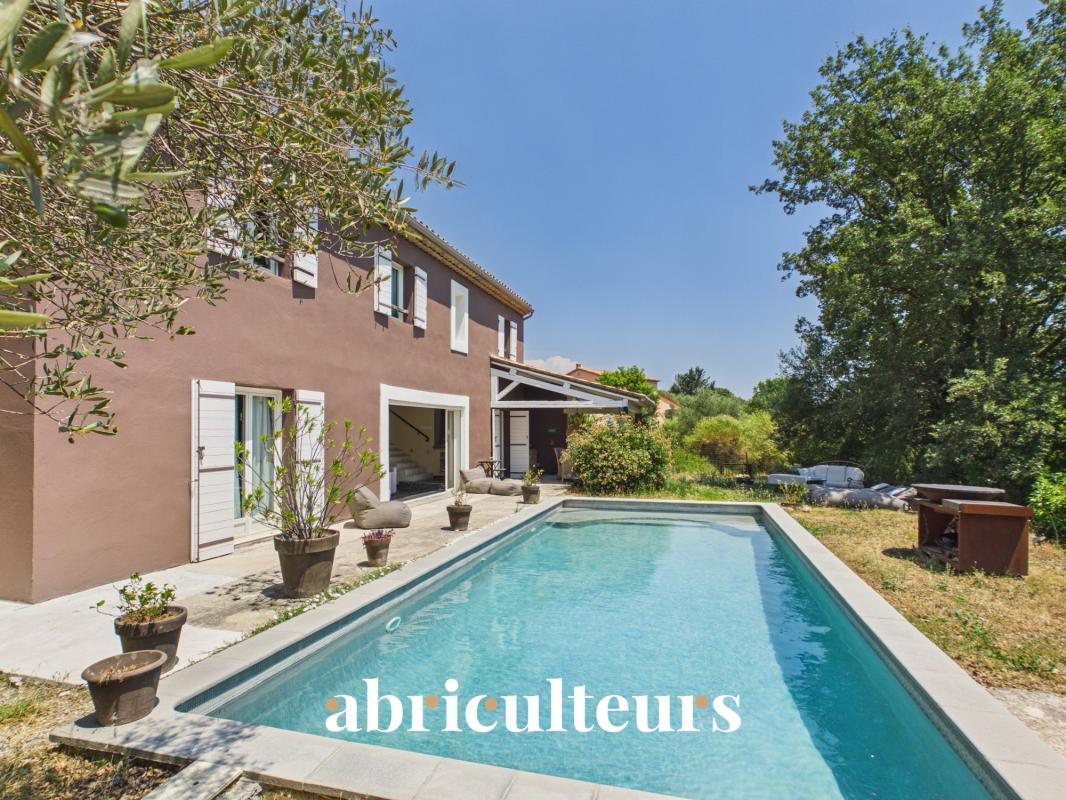 Spacieuse villa avec piscine et terrain d’environ 1 500 m² , dépendance et vue dégagée en vente à Callian (83440)