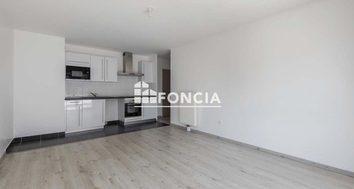 DEVILLE LIMITE ROUEN - APPARTEMENT AVEC BALCON ET PARKING