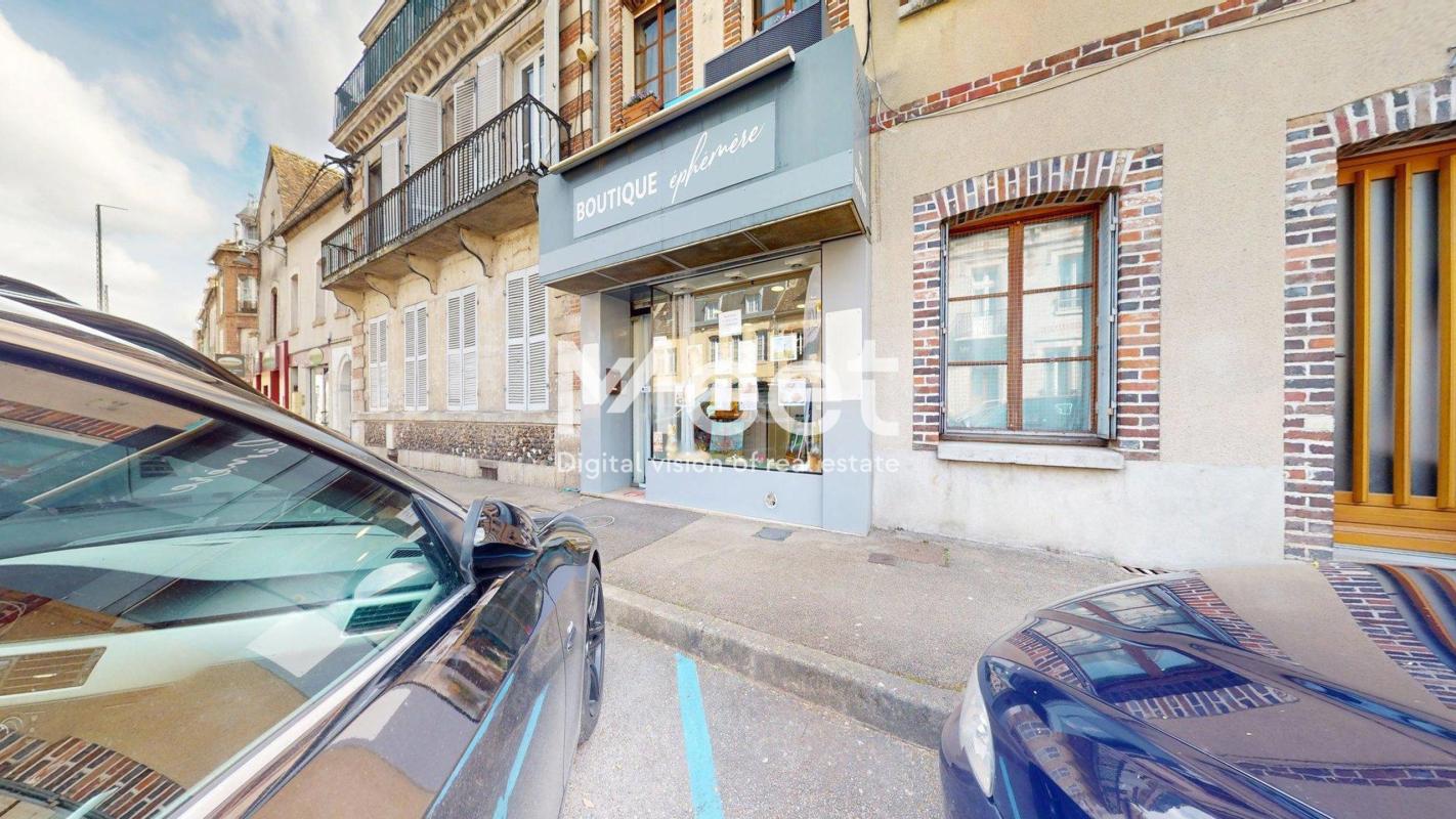 Immeuble avec salon de coiffure