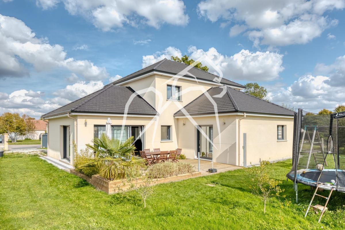 Maison semi plain-pied 7 pièces | 169 m² | Avec jardin, terrasse et garage | SAINT PIERRE DE VARENGEVILLE 76480