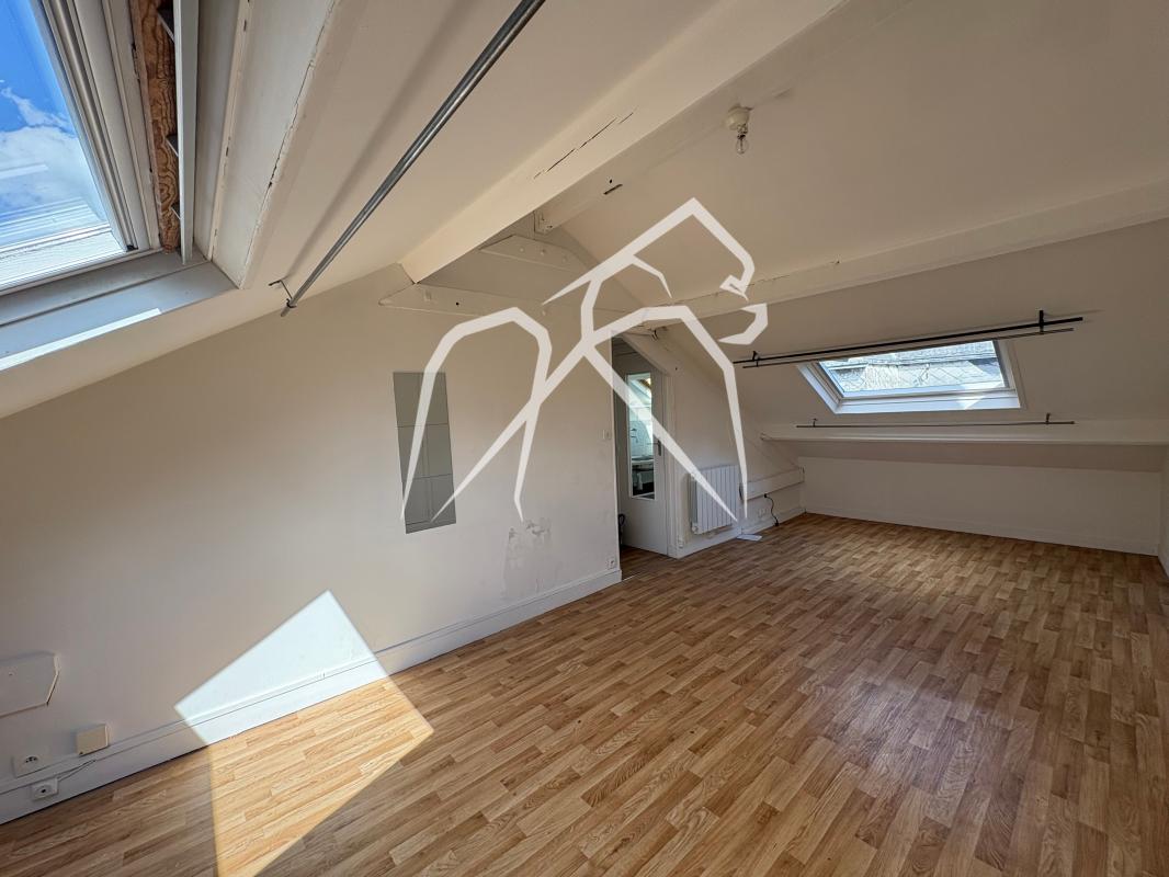Investissement locatif – Studio mansardé – Dernier étage – Quartier Beauvoisine – Rouen