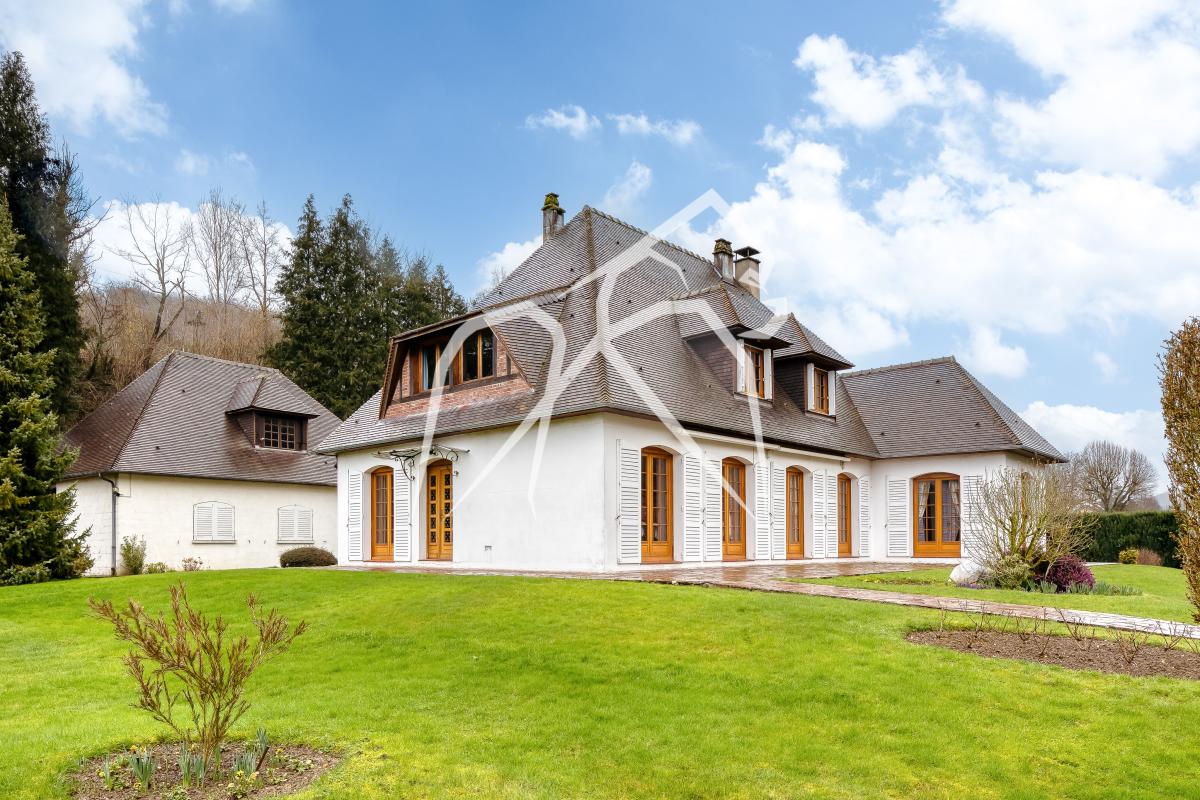 Demeure Familiale de charme |9 Pièces | Parc arboré et dépendance | Saint-Martin-du-Vivier | 246m²