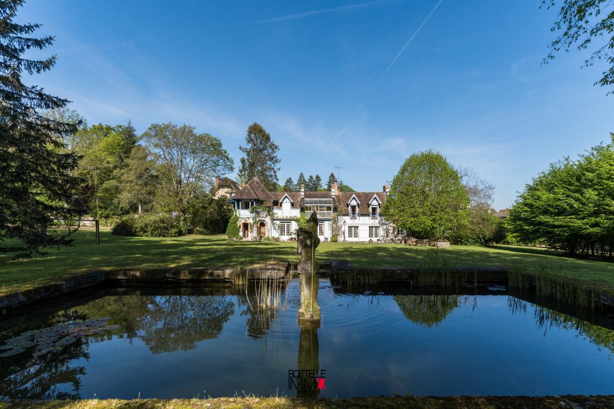Manoir avec maison d'mais sur 6000m²