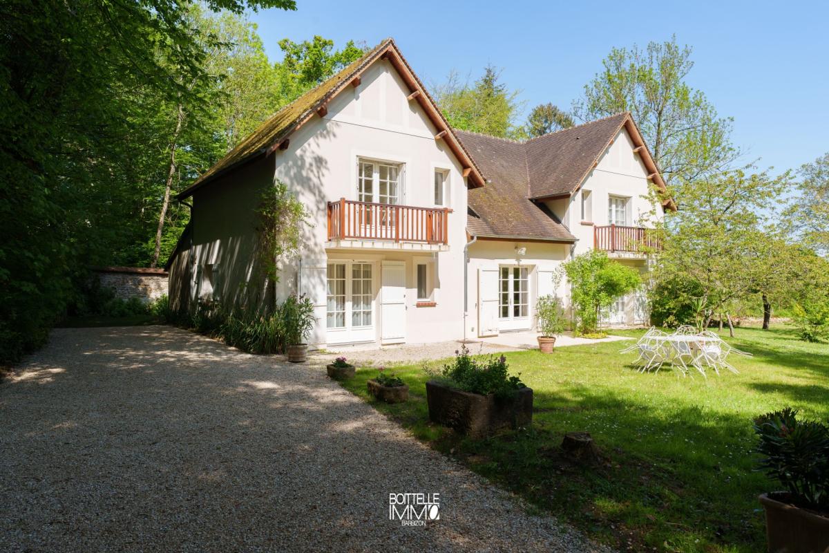 Vente maison contemporaine Bois-le-Roi (77590), 9 pièces sur 220m² env. Terrain de 4500m² env