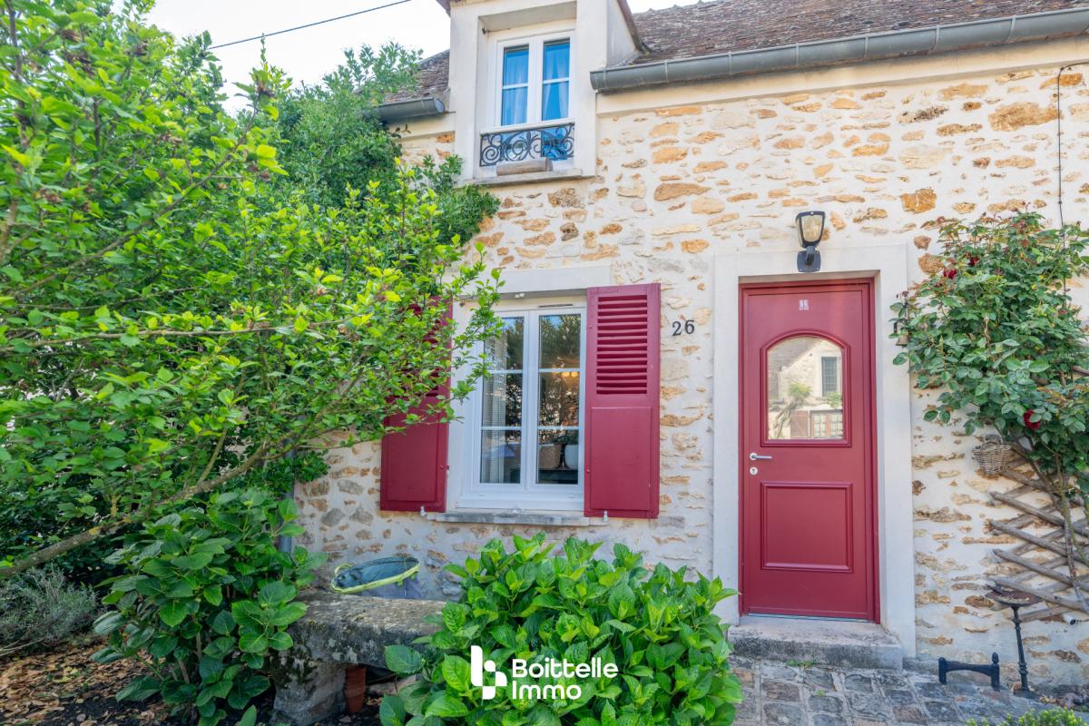 Maison ancienne en pierre à BLANDY, 3 chambres, cour, cave