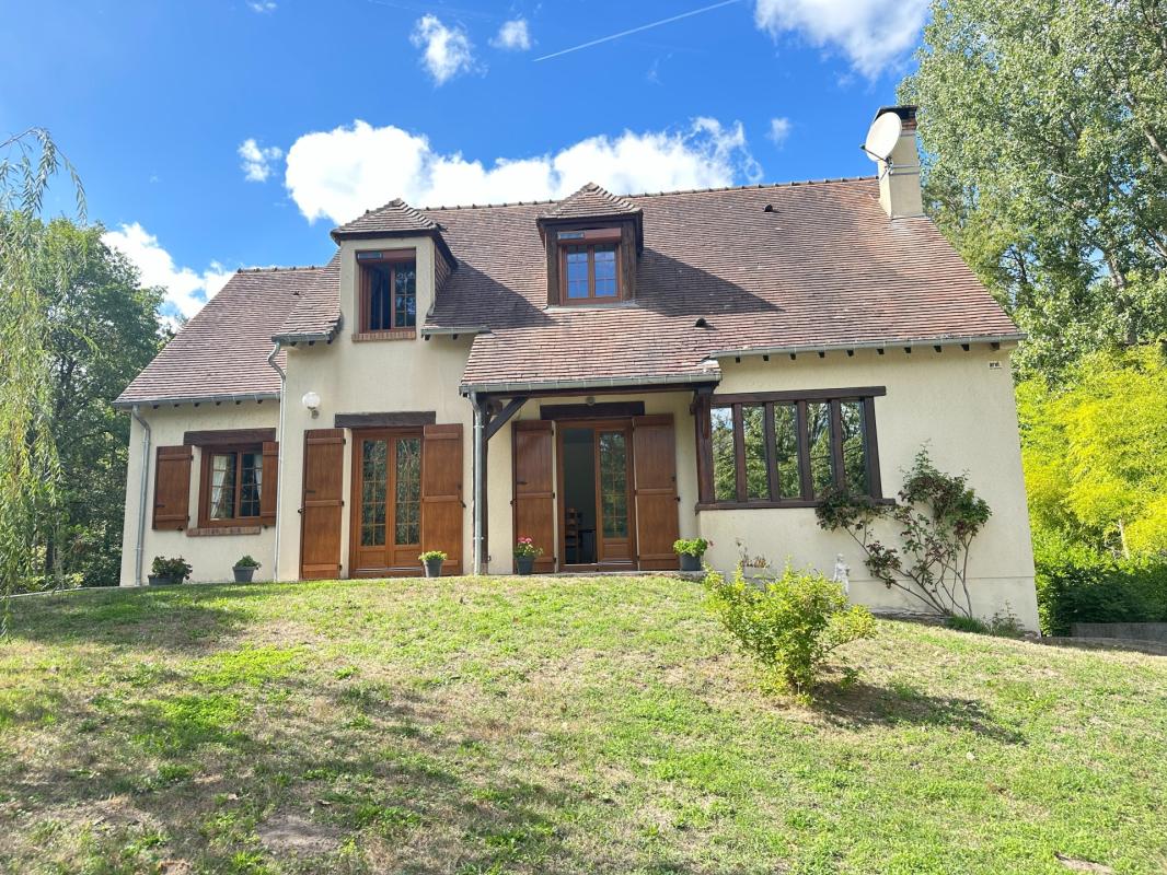 Maison traditionnelle Arbonne la Forêt 4 chambres, grande pièce à vivre, sous sol total, grand jardin arboré