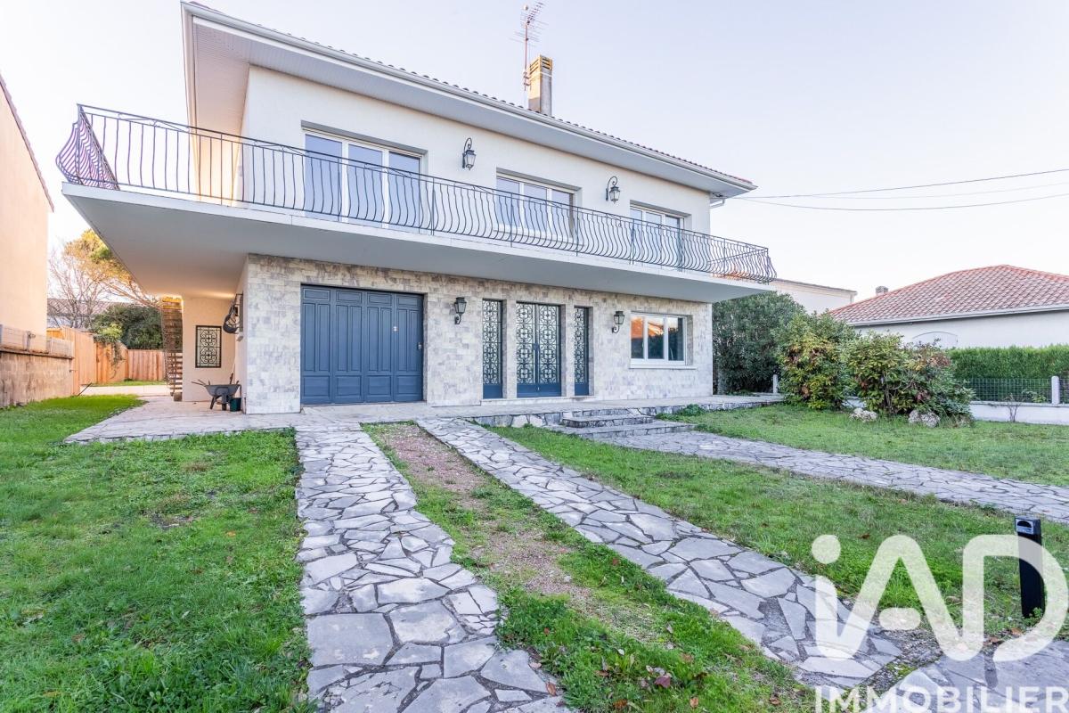 Maison 8 Pièce(s) Mérignac