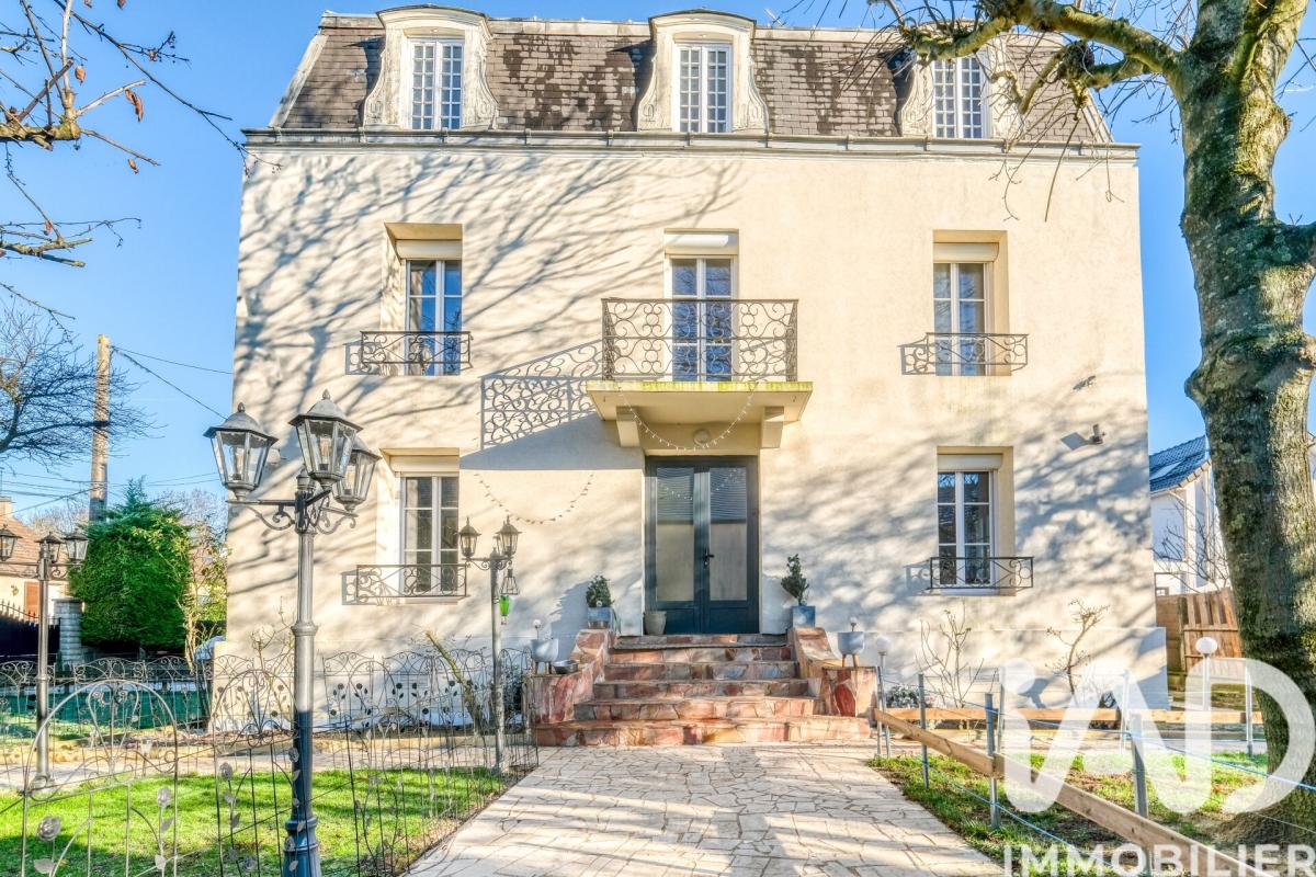 Propriété 9 Pièce(s) Noisy-le-Grand