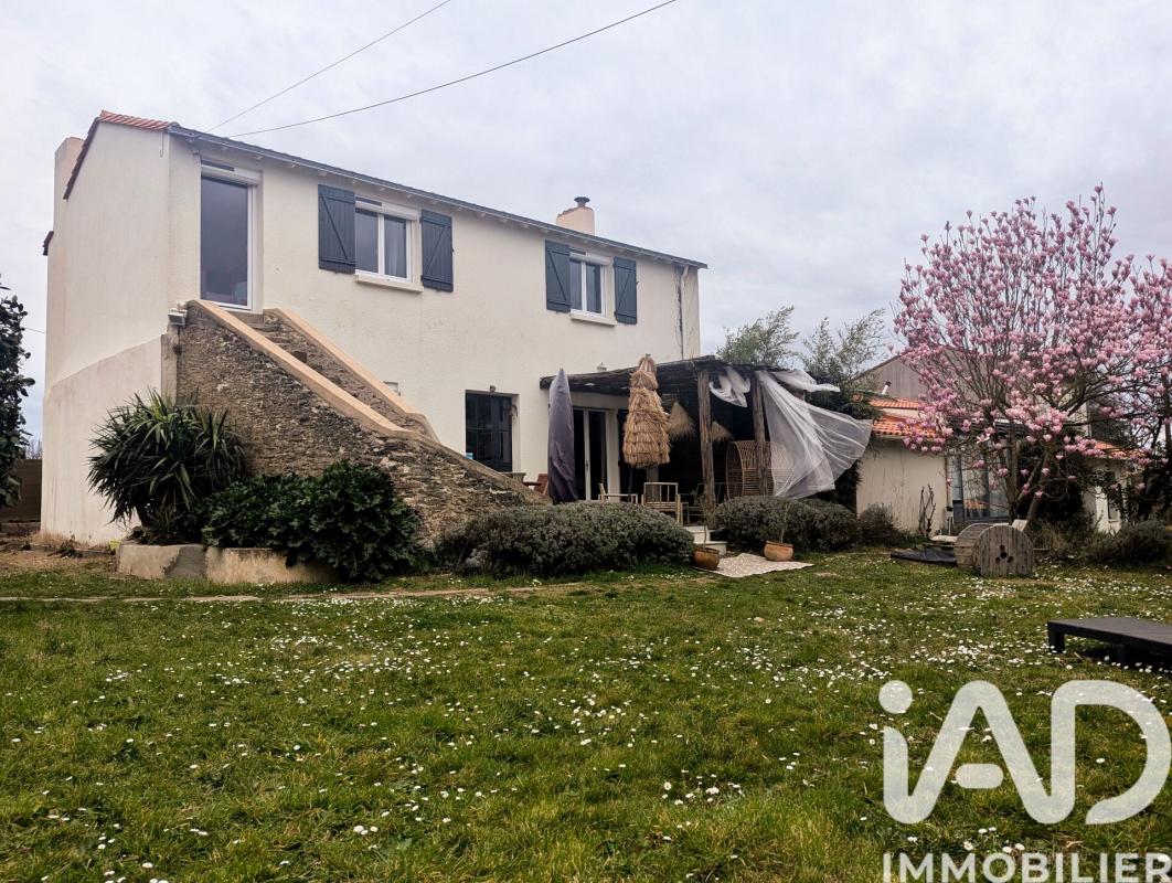 Maison 9 Pièce(s) Saint-Julien-de-Concelles