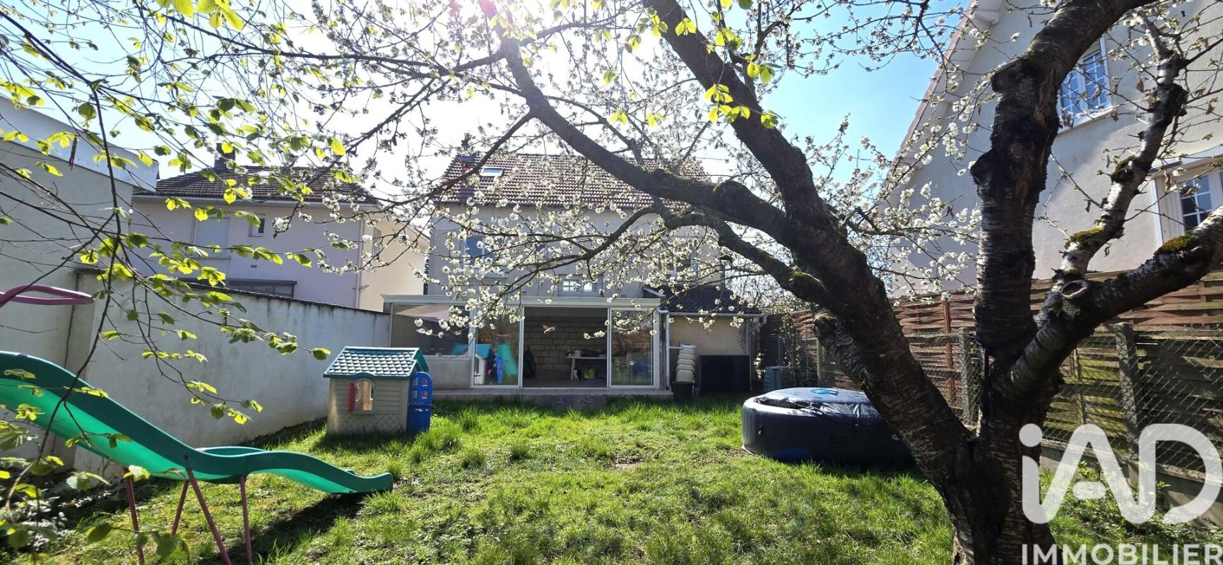 Maison 8 Pièce(s) Sainte-Geneviève-des-Bois