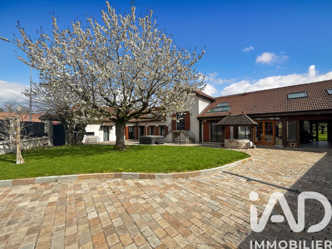 Maison 8 Pièce(s) Évry-Grégy-sur-Yerre