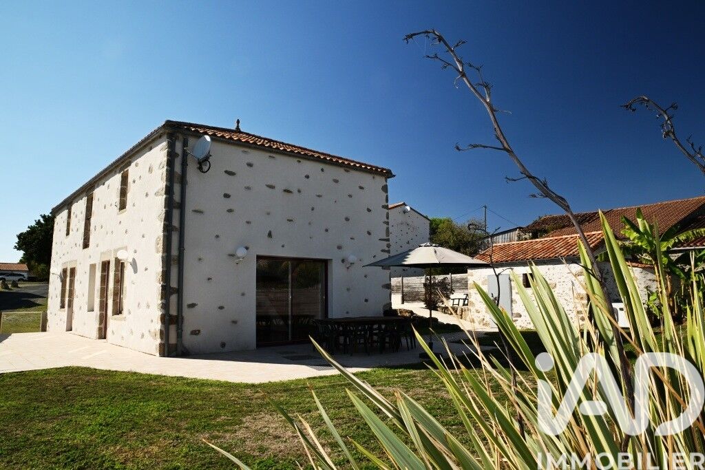 Maison 6 Pièce(s) Le Poiré-sur-Vie