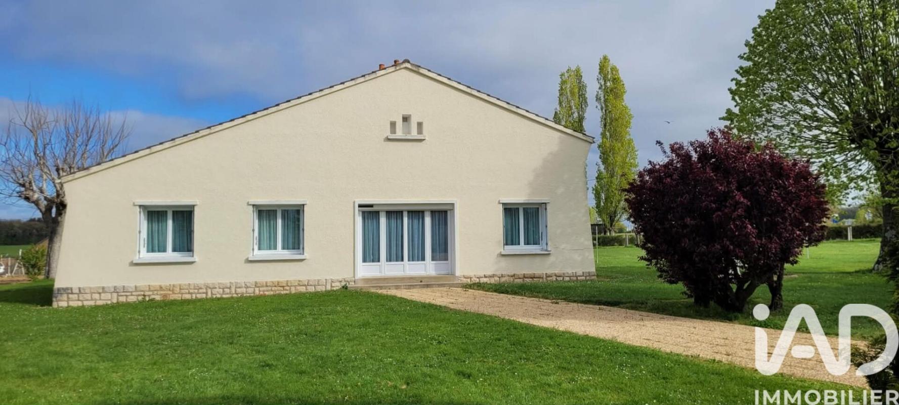 Maison traditionnelle 5 Pièce(s) Nieuil-l'Espoir