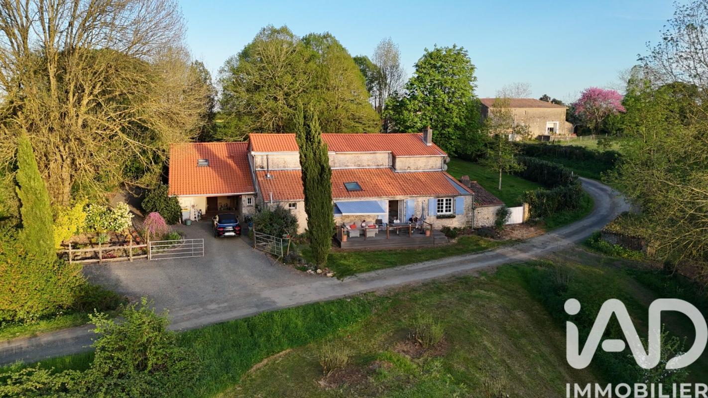 Maison 8 Pièce(s) Saint-Hilaire-des-Loges
