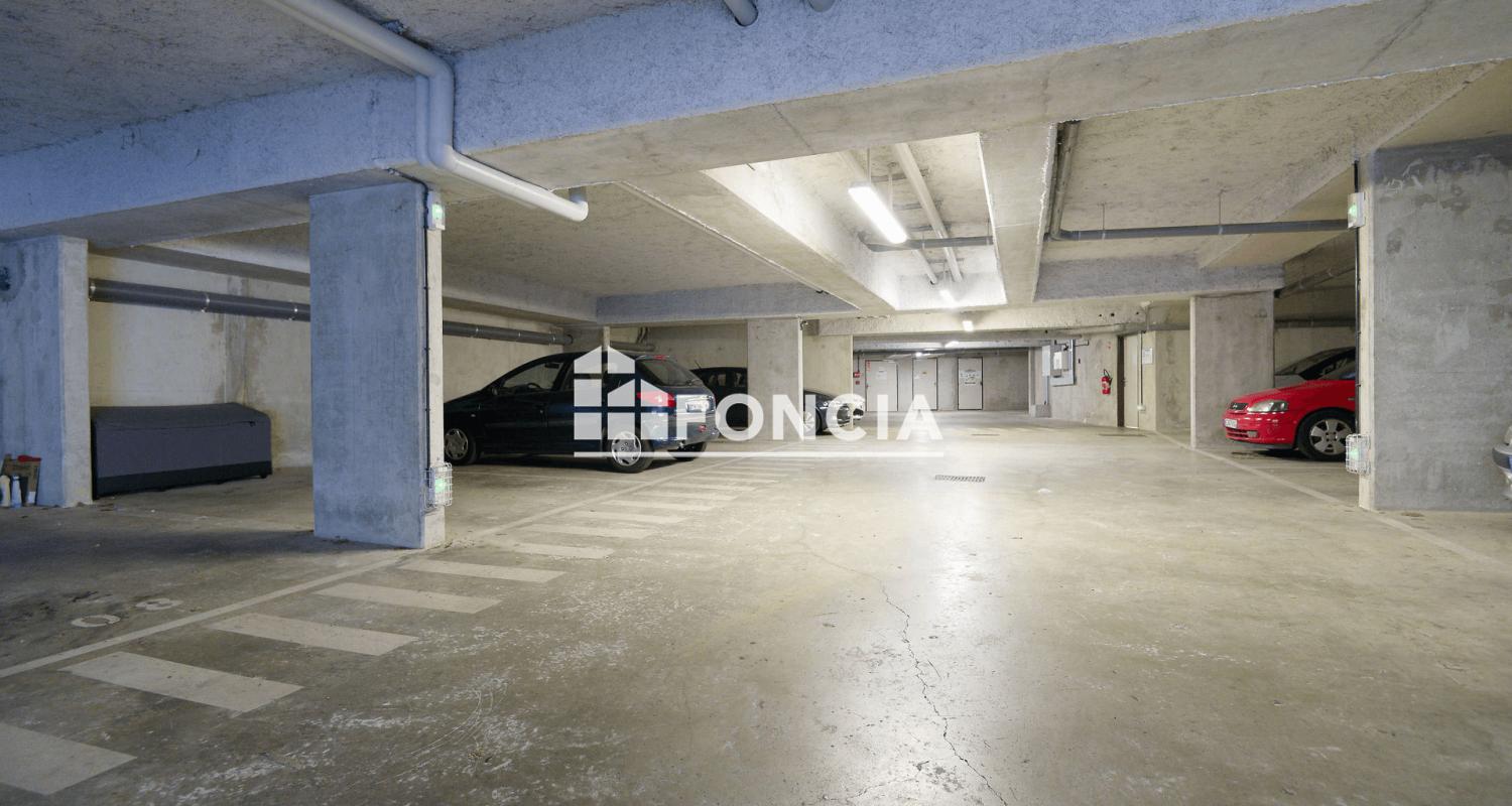 Dammarie-les-Lys : Studio avec terrasse et place de parking dans une résidence récente de 2017