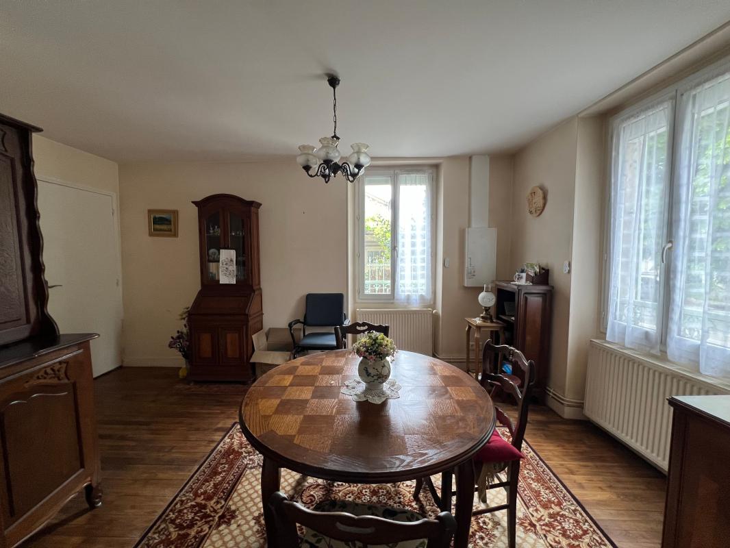 Maison À Vendre centre ville de saint Thibault des vignes 5 pièces à rénover