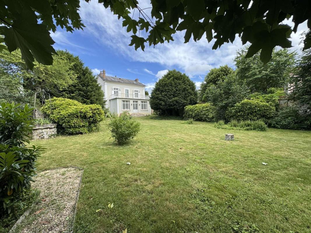 Maison de maître à vendre centre village classé
