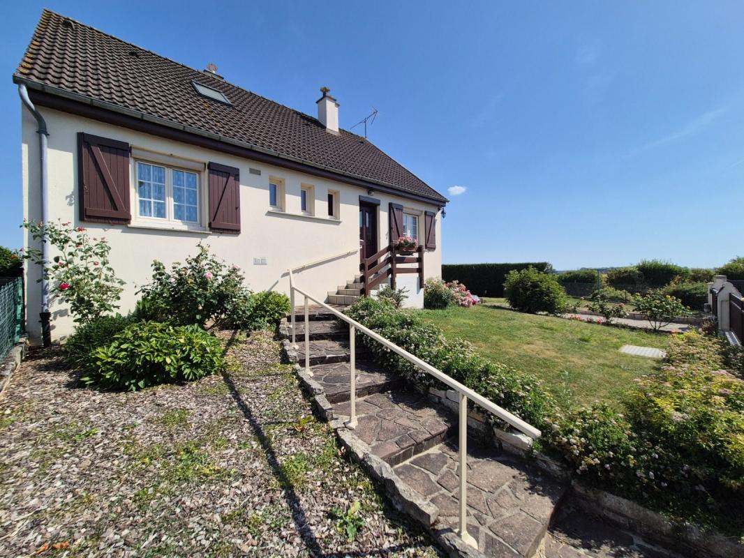 Laissez-vous séduire par cette charmante maison familiale avec sous-sol total !