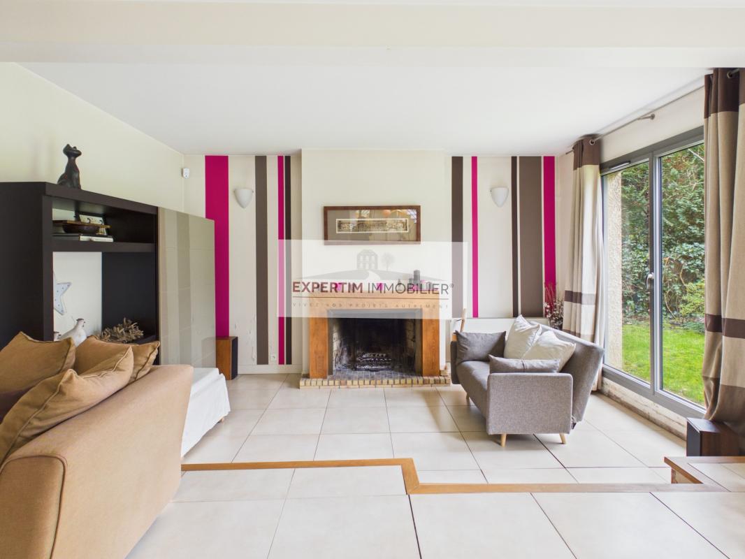 VAUCRESSON CENTRE, MAISON DE 6P, 4 CHAMBRES, TRIPLE EXPOSITION, GARAGE, TROIS PLACES , CALME, CHARME FOU