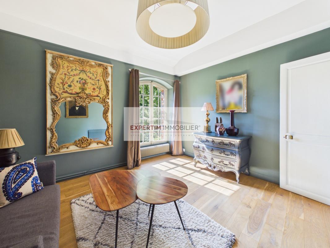 LONGERE DE CARACTERE DE 240M² DE 5CH AVEC TERRASSE ET JARDIN + PKGS