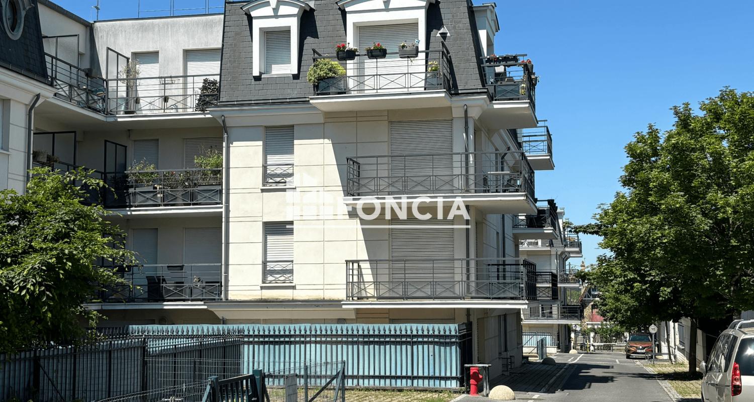 QUARTIER LE FRESNAY-VIEUX PAYS / LA VAUDOIRE : 2 Pièces de 44 m² au 2ème étage avec terrasse