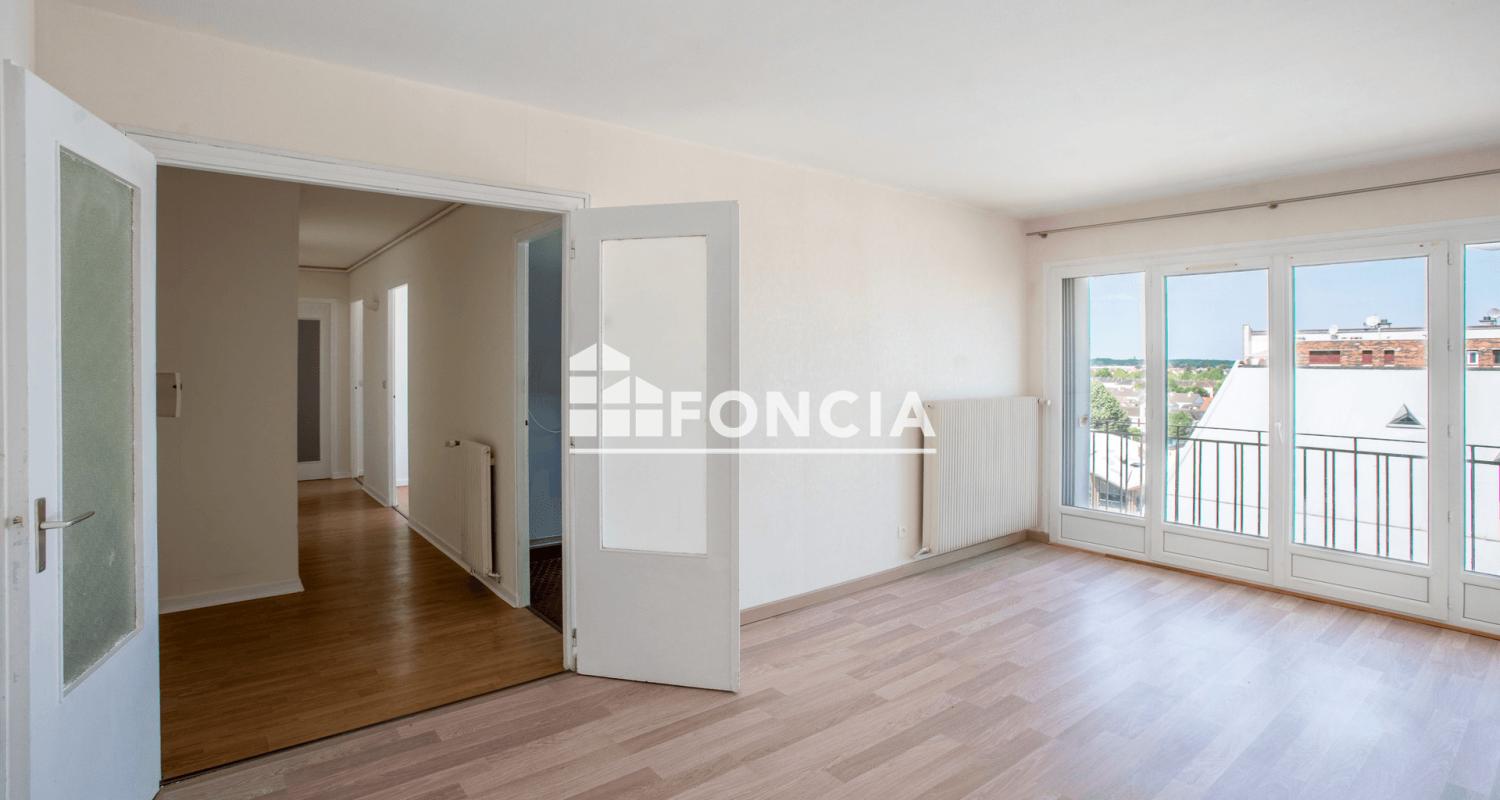 APPARTEMENT T3 AVEC BALCON ET CELLIER, AU DERNIER ÉTAGE DE LA RÉSIDENCE
