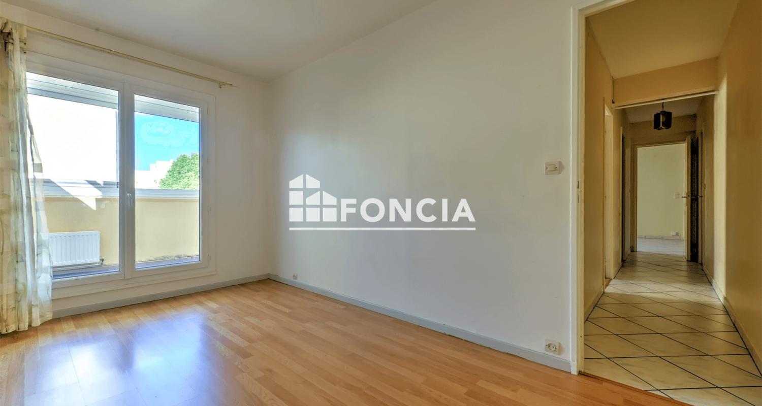 RÉSIDENCE "BOIS JOLI" APPARTEMENT T3 AVEC LOGGIAS, PARKING ET CELLIER