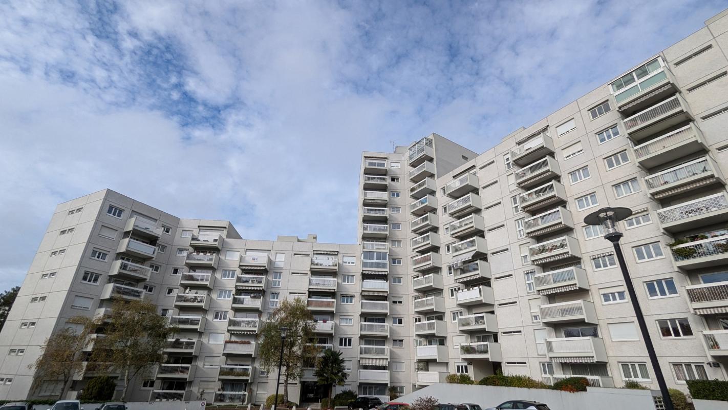 Quartier montval - place de parking extérieure