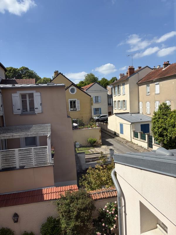 Au coeur de Louveciennes , un Duplex lumineux de 42 m2 Loi Carrez 50m2 utile