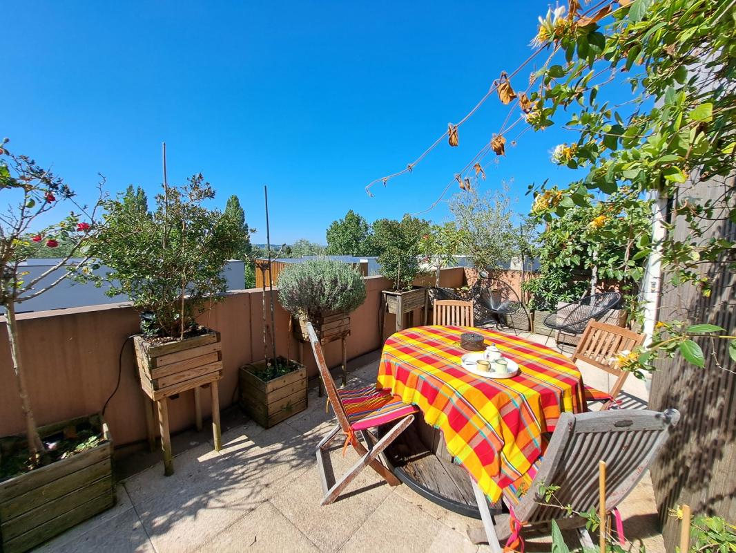 Superbe Duplex Traversant – 111 m² – Rooftop Unique