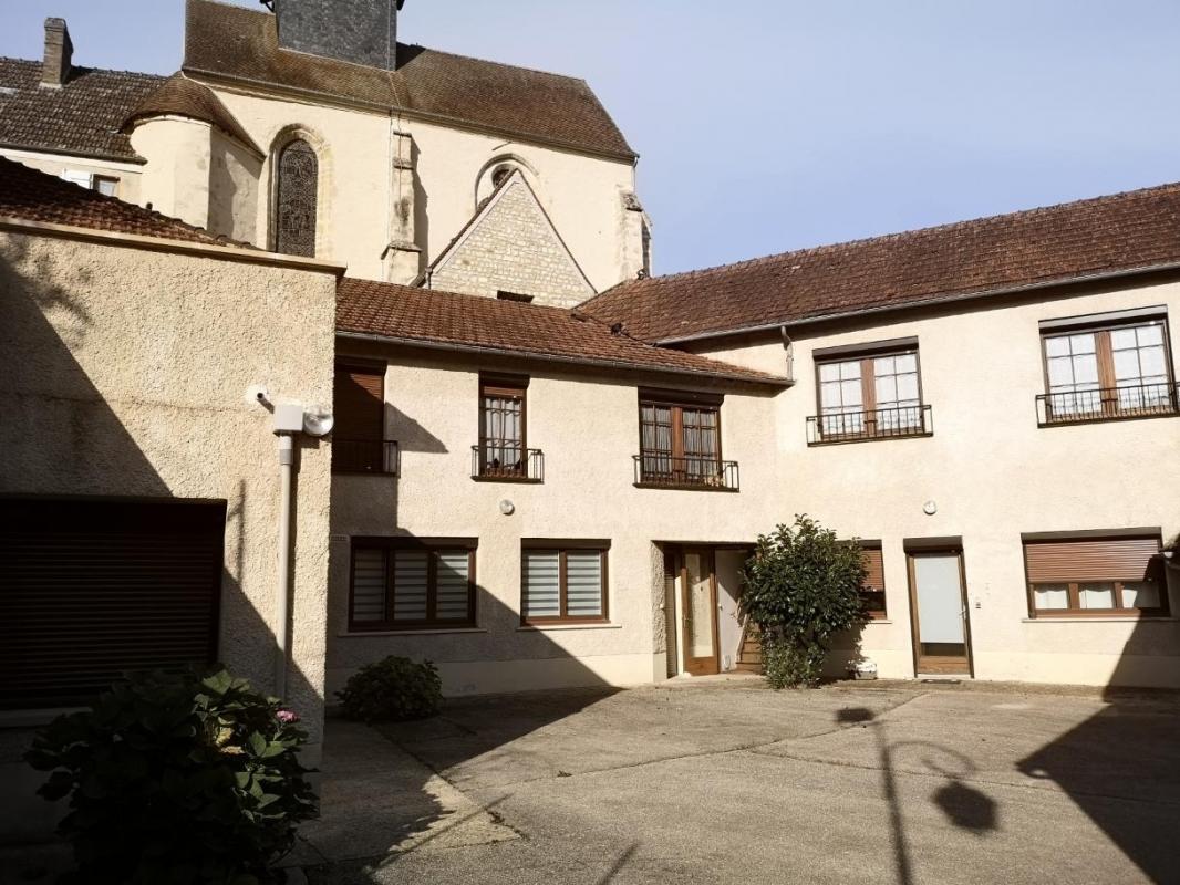 Immeuble 394m² — Guerville