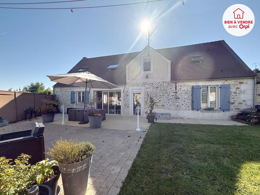 Belle maison en pierres rénovée de 9 pièces